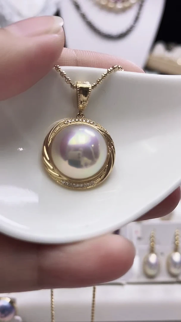 【闪购商品】拼合珍珠（马贝珠）颈饰18K金镶嵌海水马贝吊坠