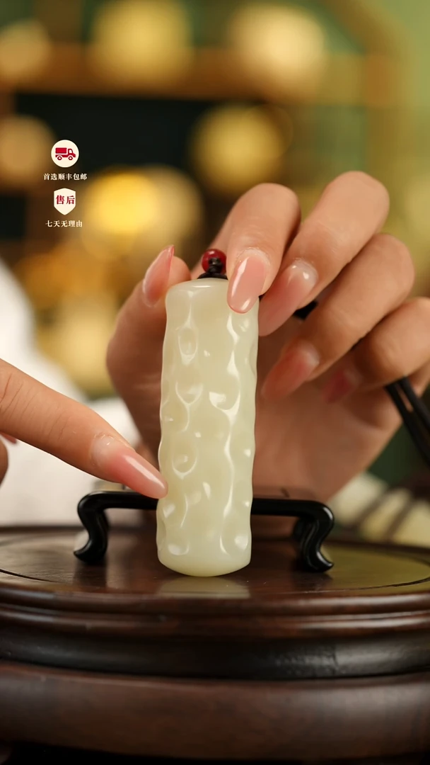 云南石竹叶青雕刻：奶酪棒锤纹把件摆件