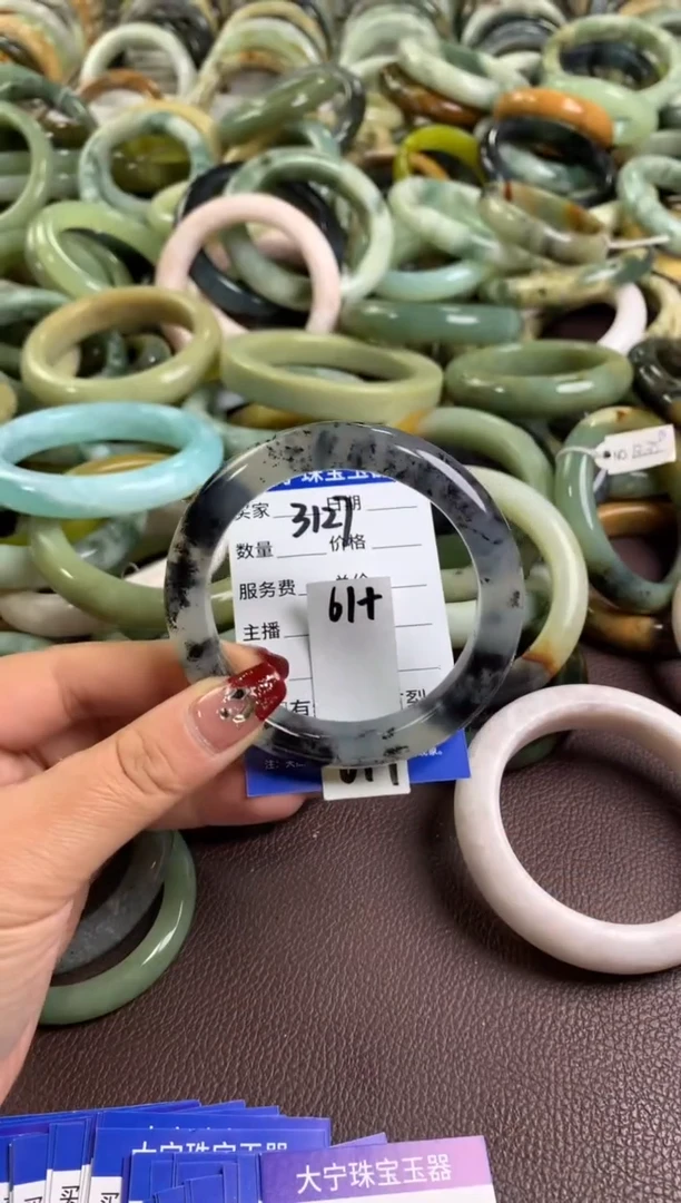 【闪购商品】蛇纹石玉手镯未镶嵌3127