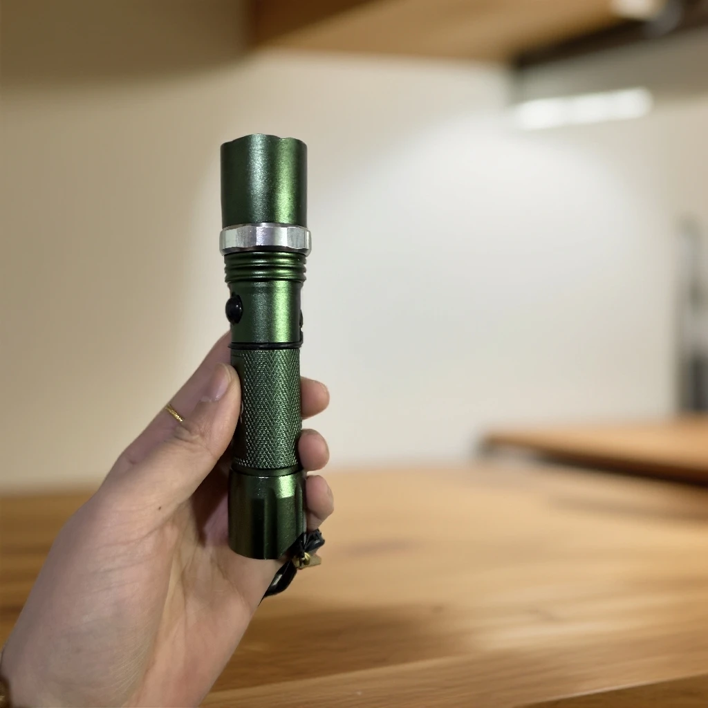 外贸品质户外强光 绿色手电筒