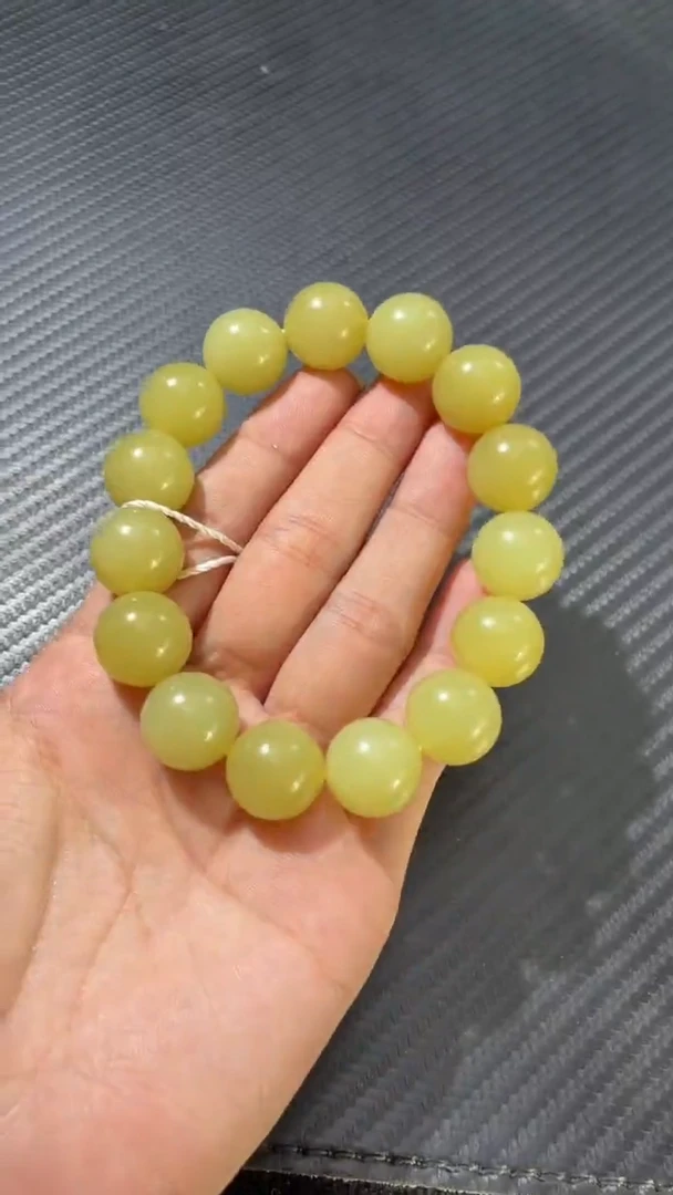 未镶嵌手链和田玉（黄玉）若羌安徽矿老坑料鸡油黄卡15手串微色差