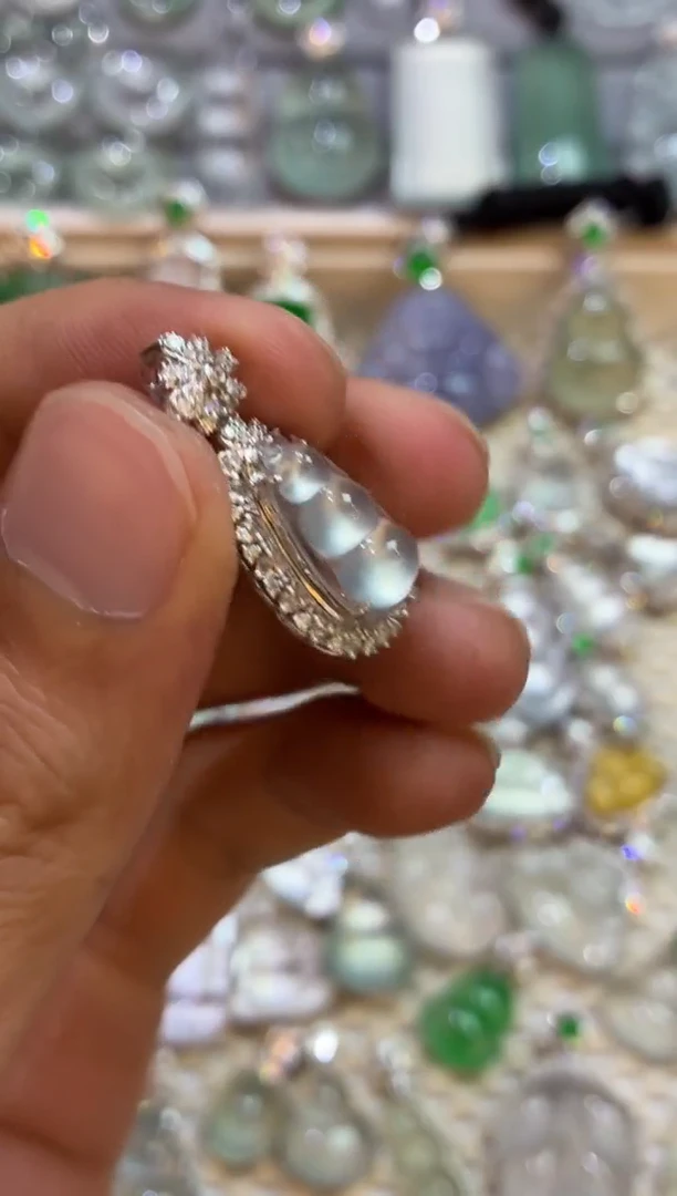 吊坠(不含链)18K金镶嵌翡翠豆子