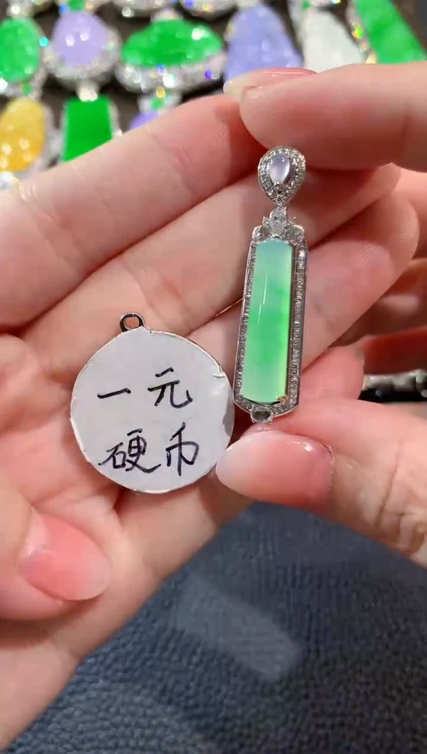 吊坠(不含链)18K金镶嵌翡翠C22