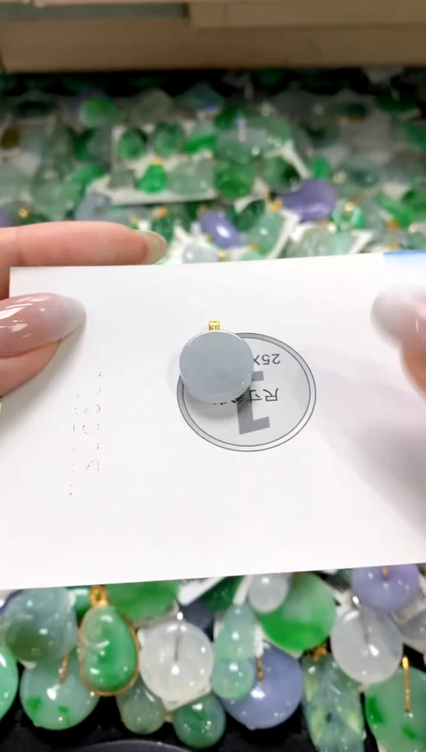 颈饰18K金镶嵌翡翠1111111111111111