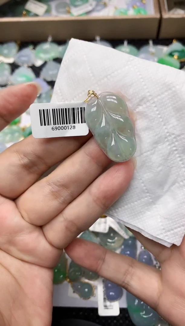 颈饰18K金镶嵌翡翠1