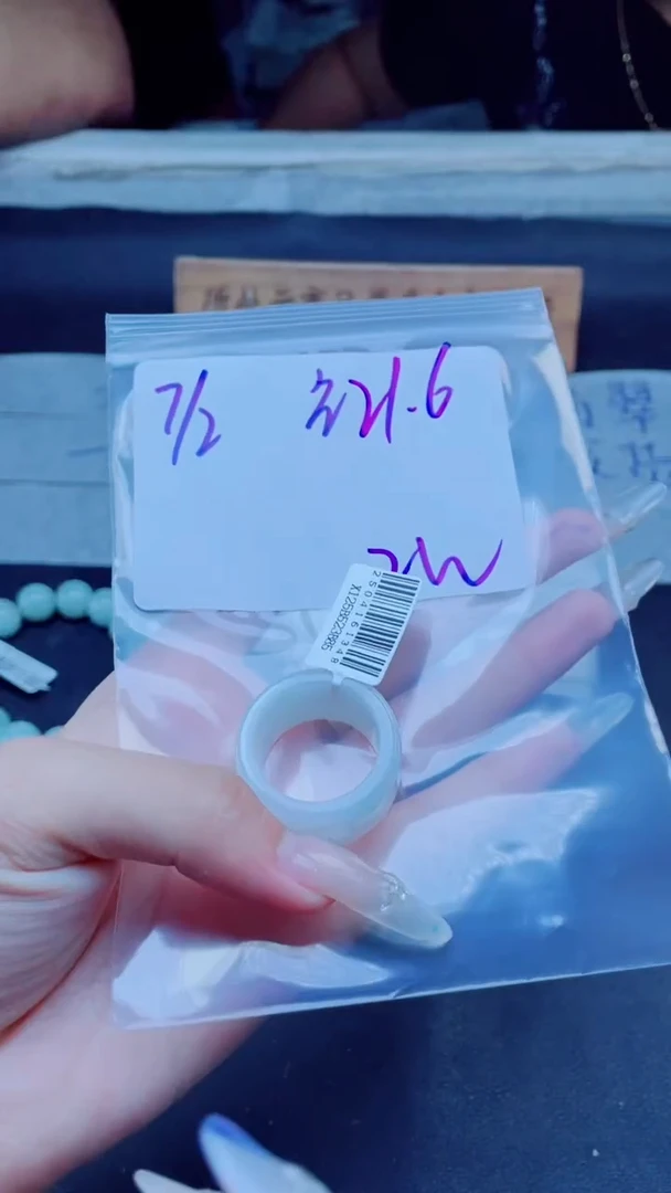 定制翡翠未镶嵌成戒圈