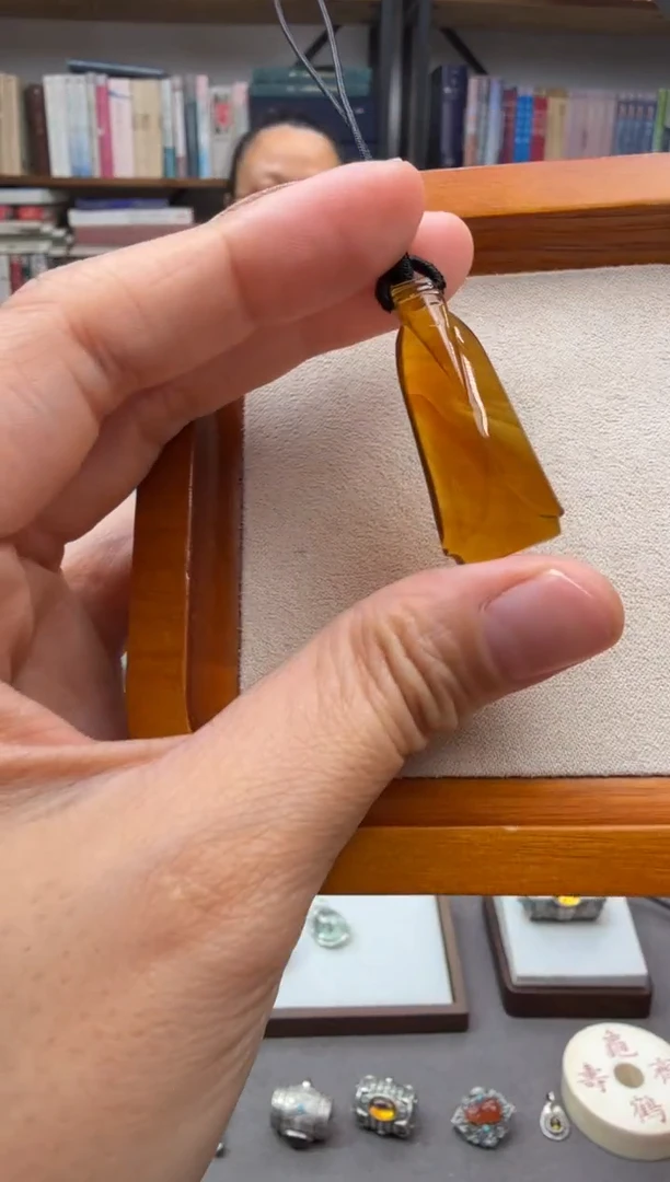 未镶嵌颈饰琥珀翁仲手机挂