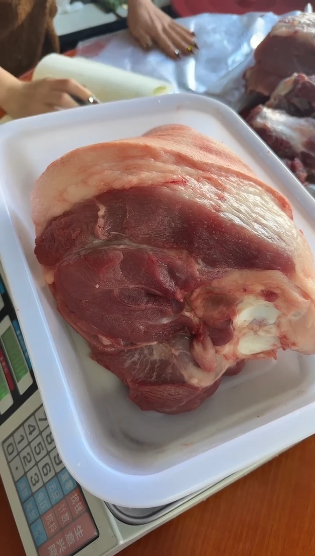 中国大陆180食用农产品红猪肘子3.57红