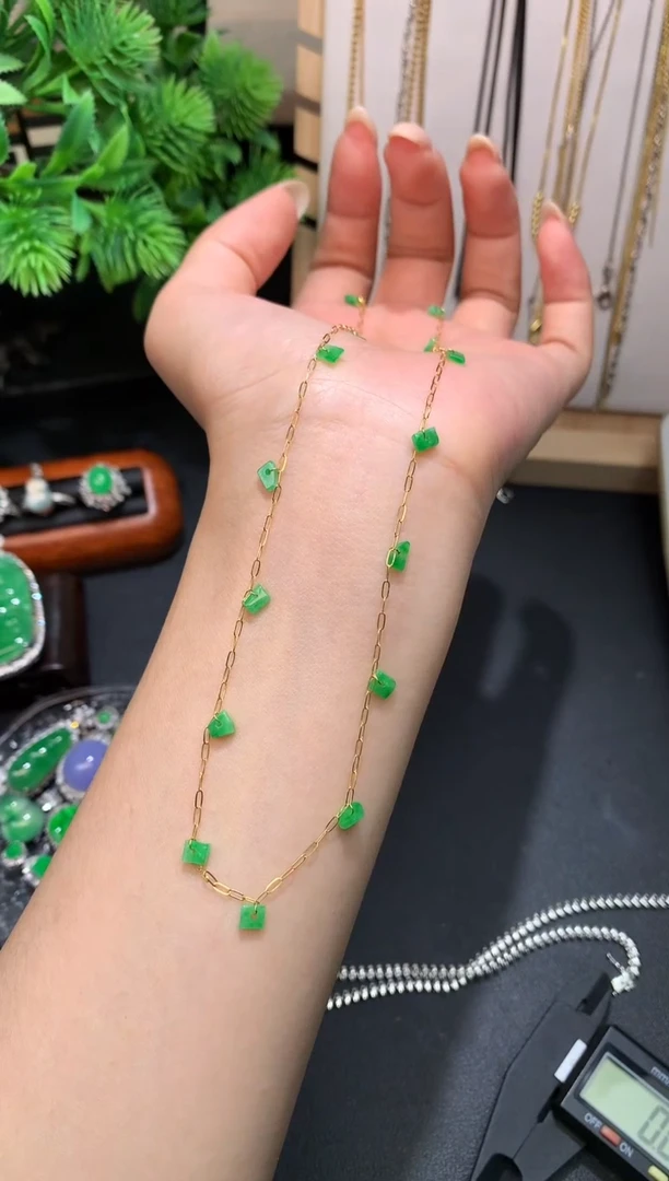 项链18K金镶嵌翡翠满天星