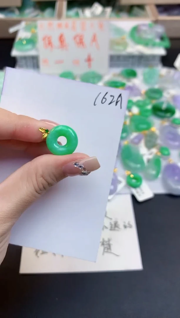 颈饰18K金镶嵌翡翠天然缅甸a货翡翠