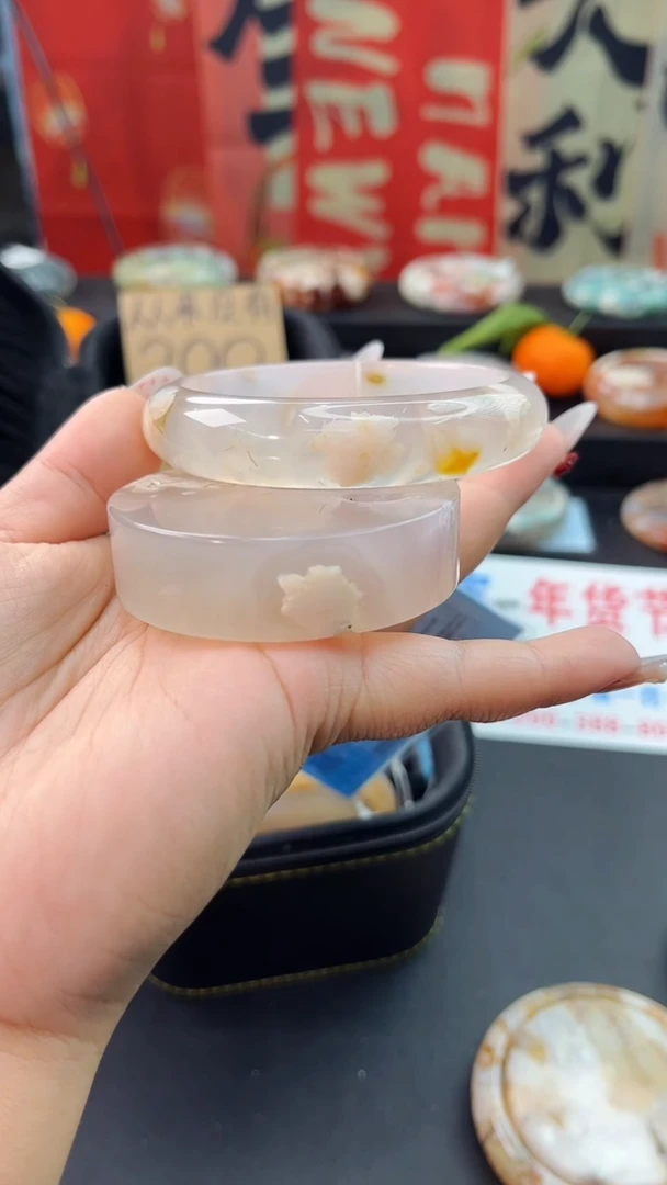 【闪购商品】石英质玉手镯未镶嵌赠送镯心（62圈口）