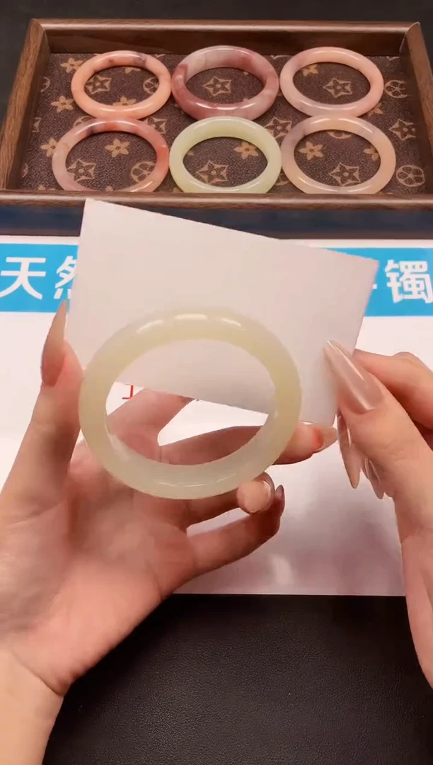 未镶嵌手镯石英质玉266-