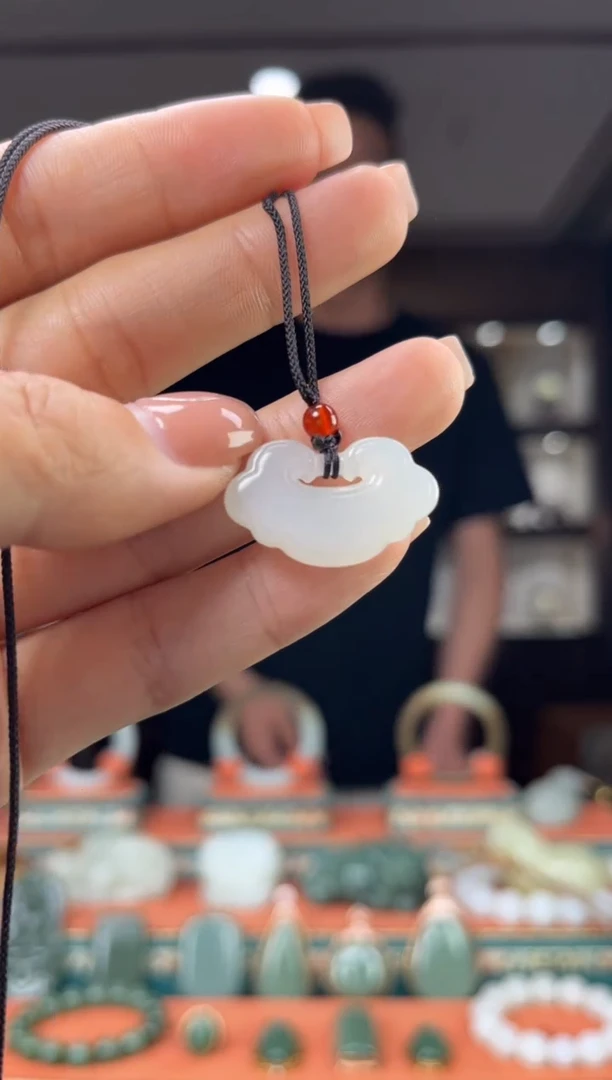 和田玉未镶嵌颈饰1