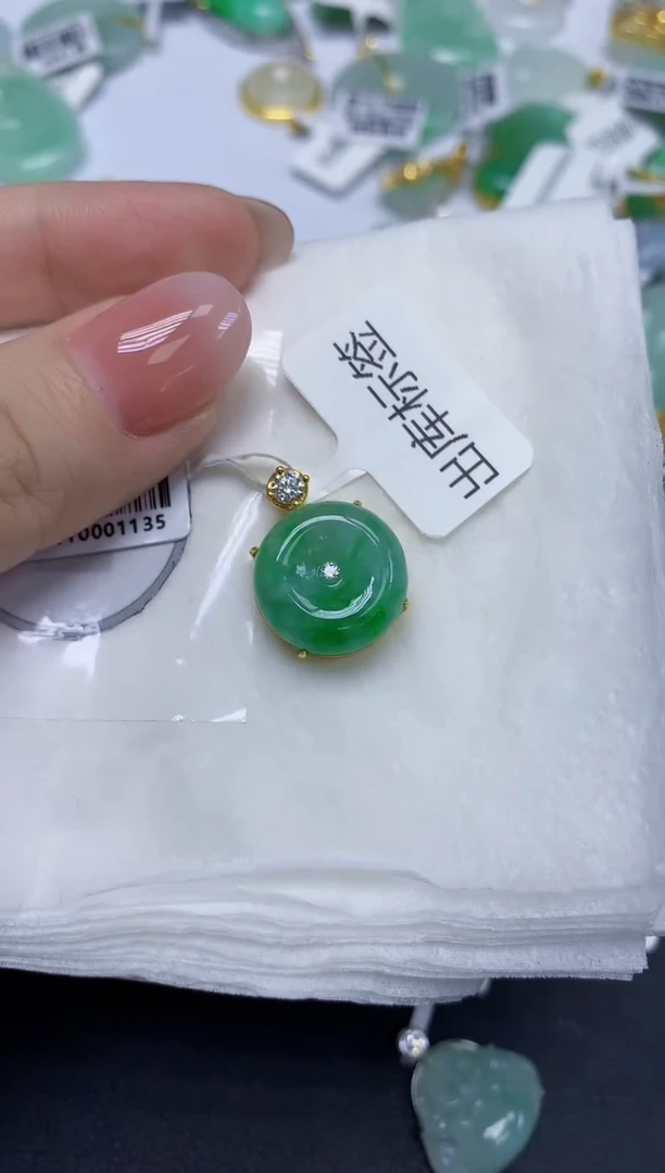 颈饰未镶嵌翡翠天然缅甸翡翠A货多样性发一件