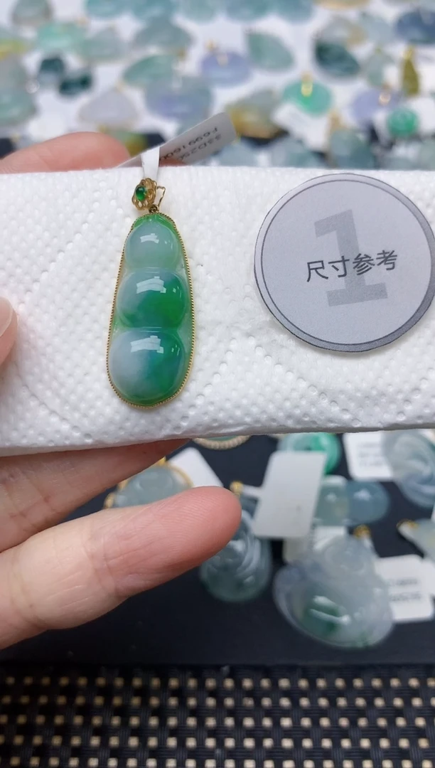 颈饰18K金镶嵌翡翠天然缅甸A货翡翠