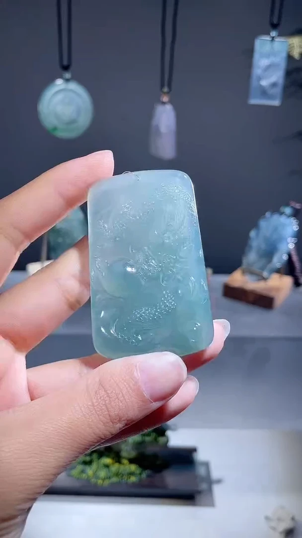 颈饰未镶嵌翡翠龙牌