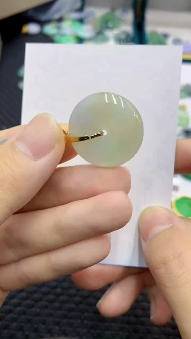 翡翠未镶嵌颈饰             8