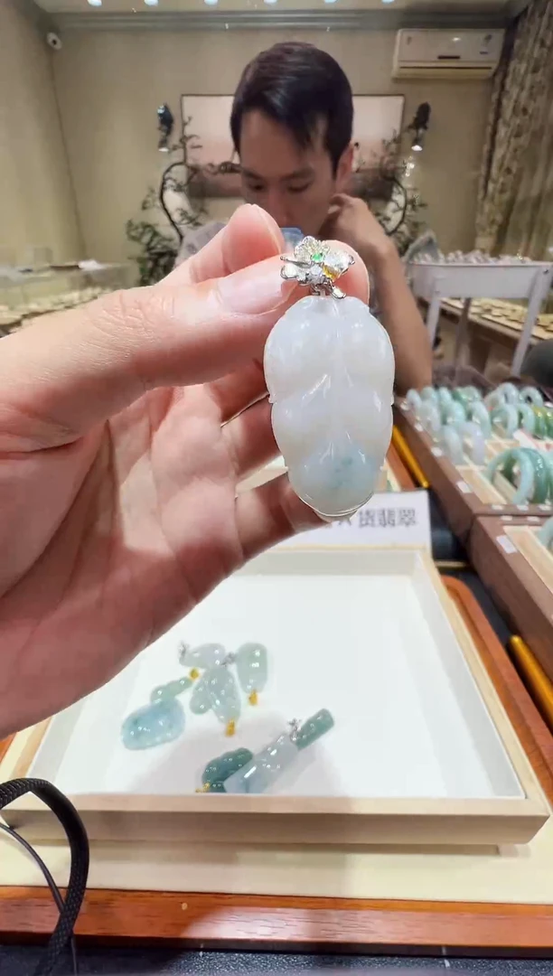 颈饰银S925镀金镶嵌翡翠-纯天然缅甸A货翡翠吊坠-起胶蓝花叶子