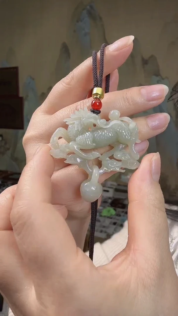 颈饰未镶嵌和田玉.