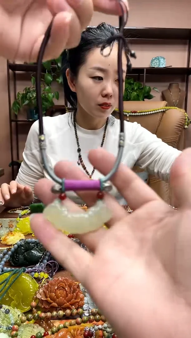 未镶嵌岫玉吊坠·