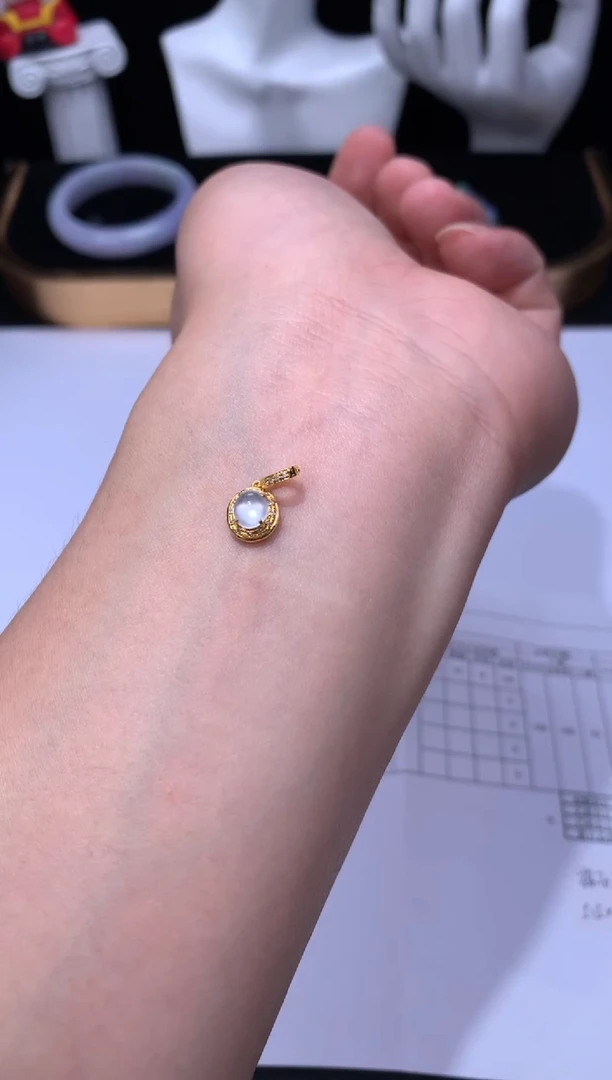 颈饰18K金镶嵌翡翠不退不换 无鉴赏期