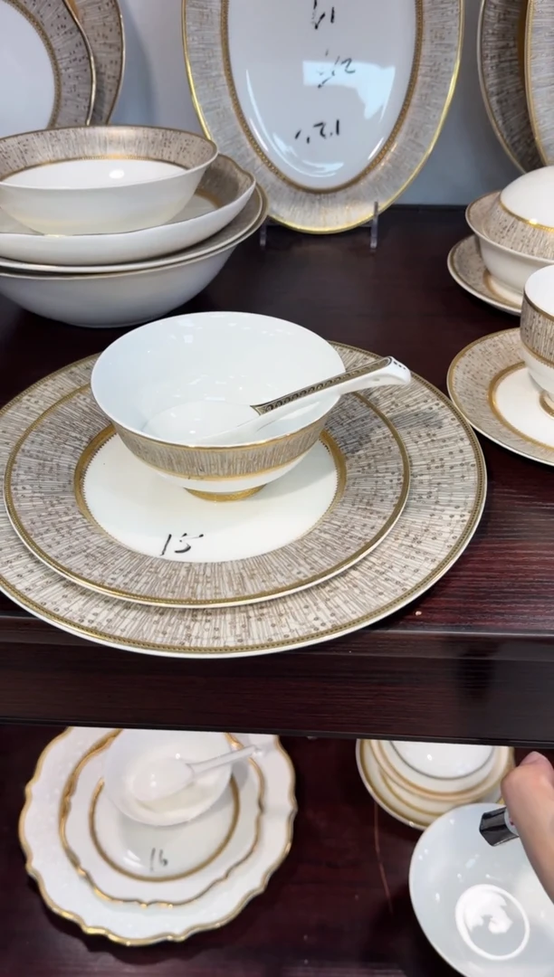 瓷片到手六件摆台+杯碟 正品 1套