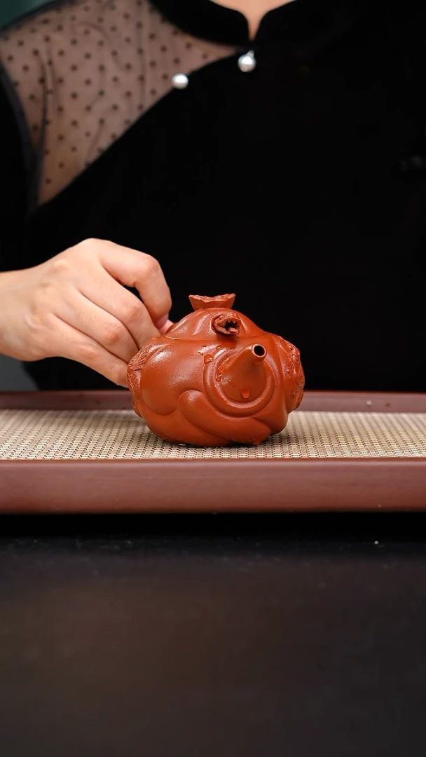 茶壶紫砂黄龙山朱泥鱼化龙210cc陈佳欢