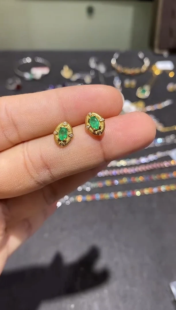 银S925镶嵌耳饰祖母绿耳钉