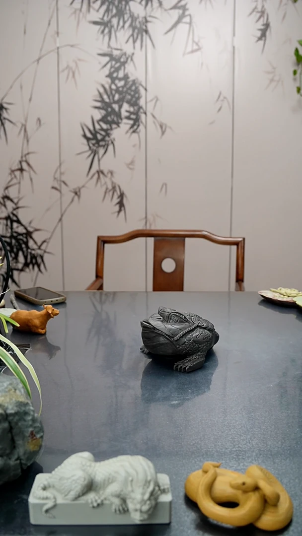 【闪购商品】天然端砚三足金蟾茶宠