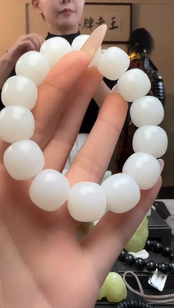 【闪购商品】和田玉老型珠未镶嵌手串