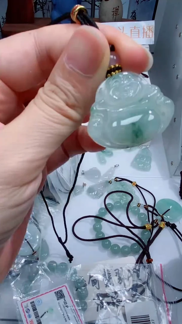 颈饰未镶嵌翡翠吊坠