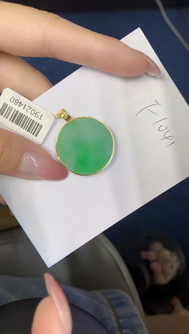 翡翠18K金镶嵌颈饰缅甸天然翡翠A货