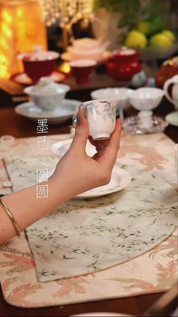 青己-浅绘-紫藤垂云-舍予茶杯