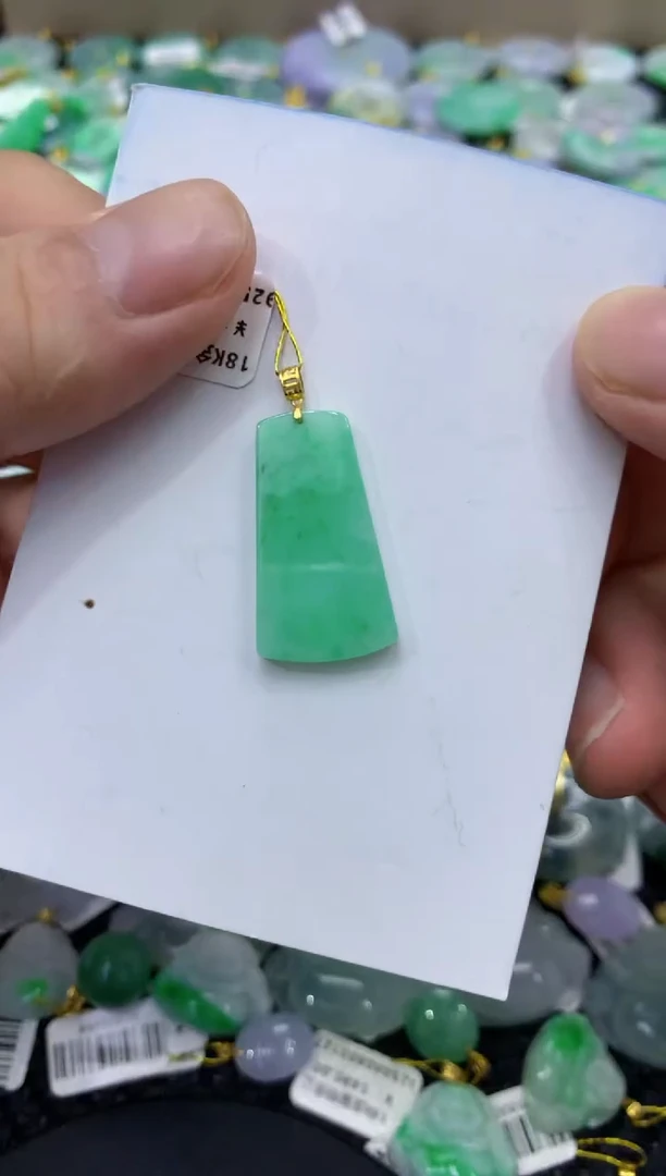颈饰18K金镶嵌翡翠天然缅甸翡翠A货