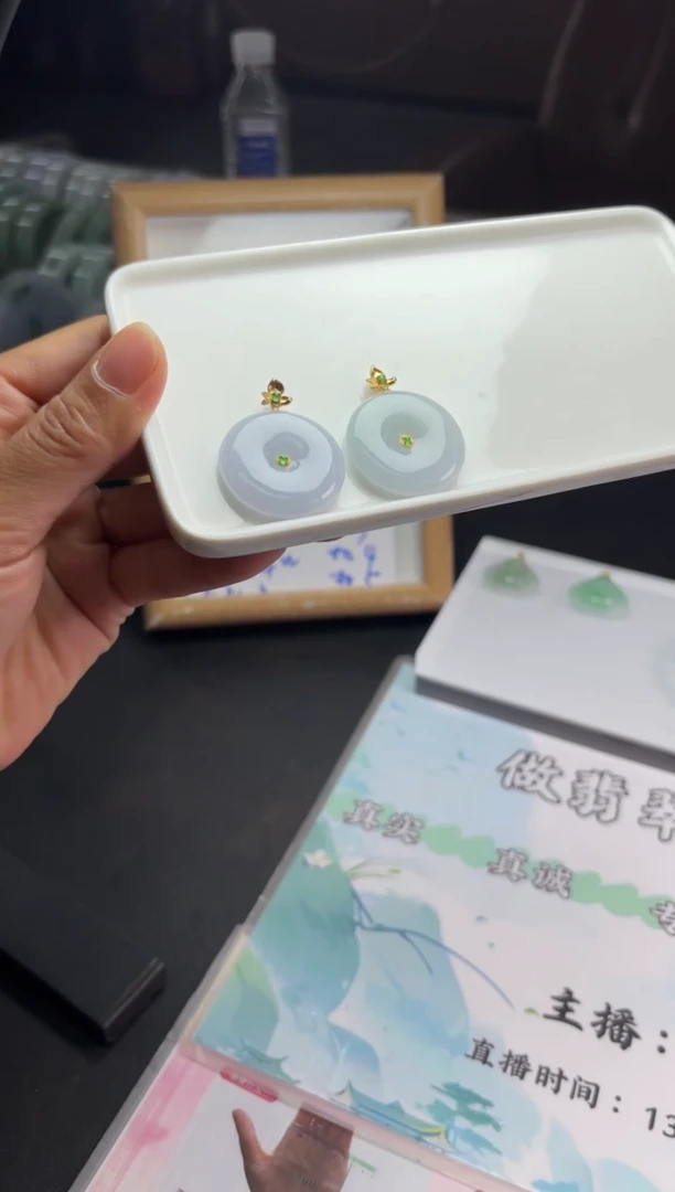 18K金镶嵌挂件翡翠多样性发一件CHHGJ947