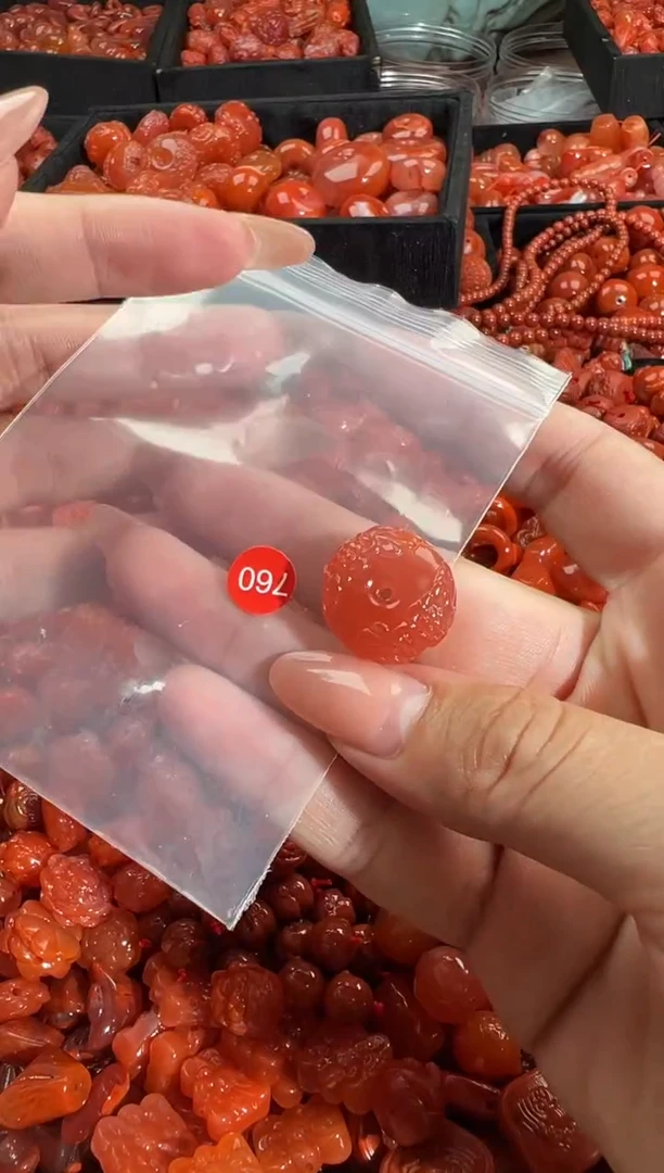 南红玛瑙未镶嵌颈饰1