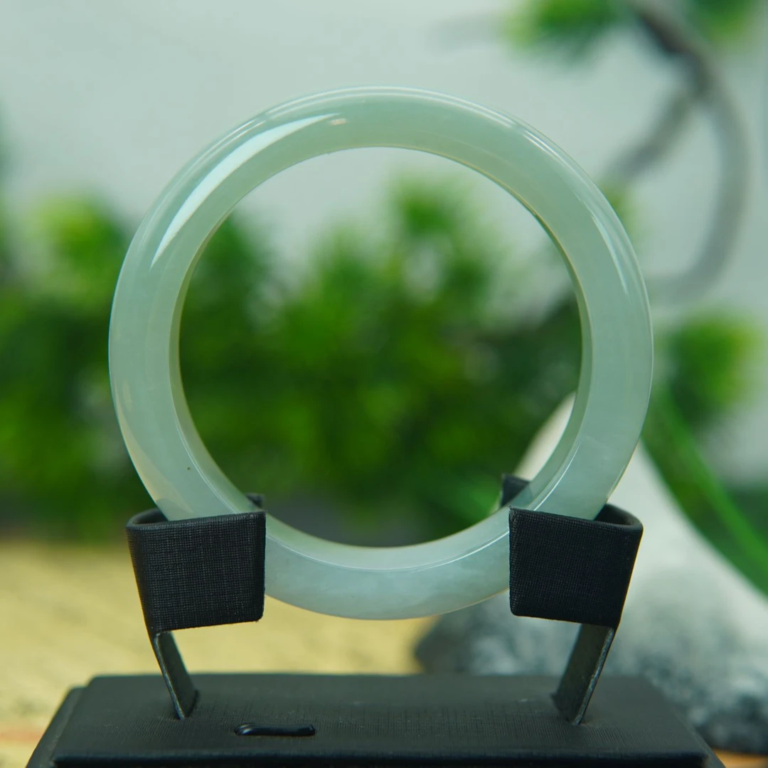 满圈淡绿56正圈成品翡翠手镯50032