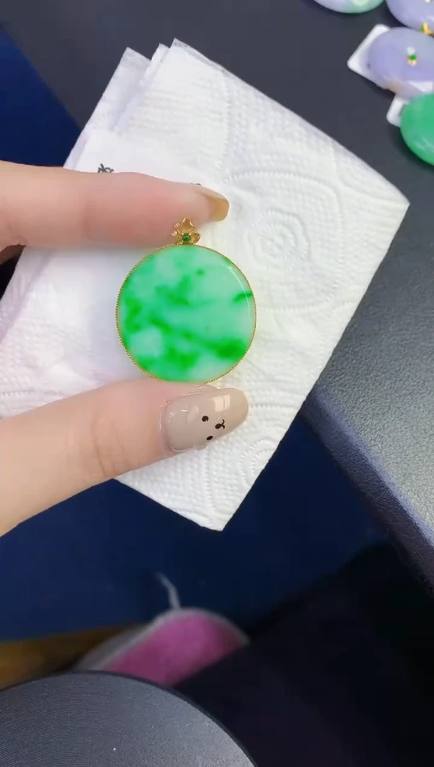 颈饰18K金镶嵌翡翠缅甸天然翡翠A货