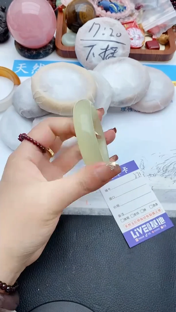 【闪购商品】石英质玉手镯未镶嵌271+51/52