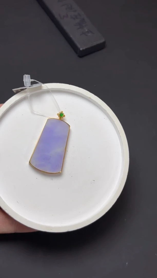 颈饰18K金镶嵌翡翠YM1396 无事牌