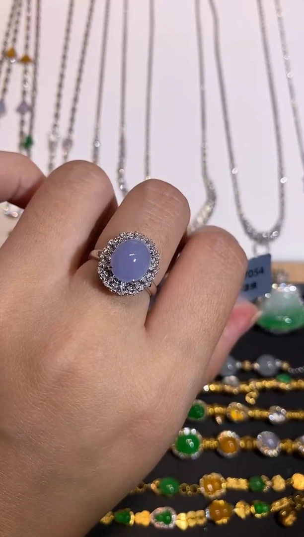 18K金镶嵌戒指翡翠戒指