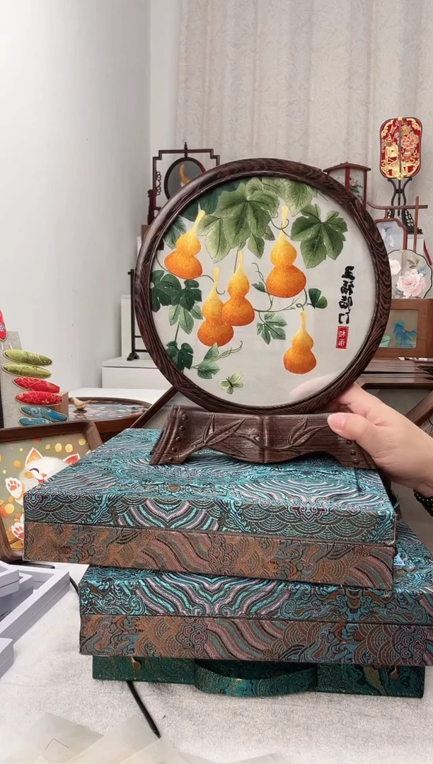 扇子苏绣作品手工摆台