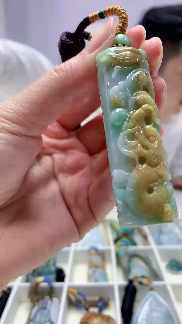 【闪购商品】定制翡翠未镶嵌5028zm-毛货挂件155龙柱