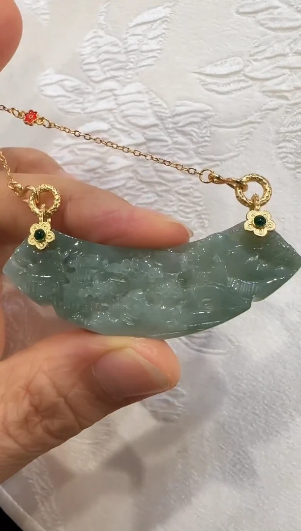 翡翠未镶嵌颈饰国风