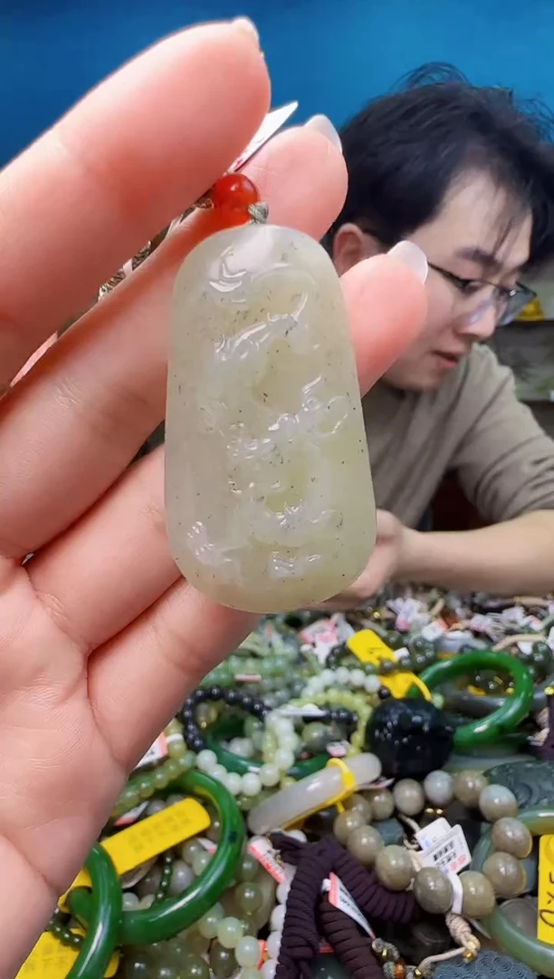 颈饰未镶嵌和田玉1