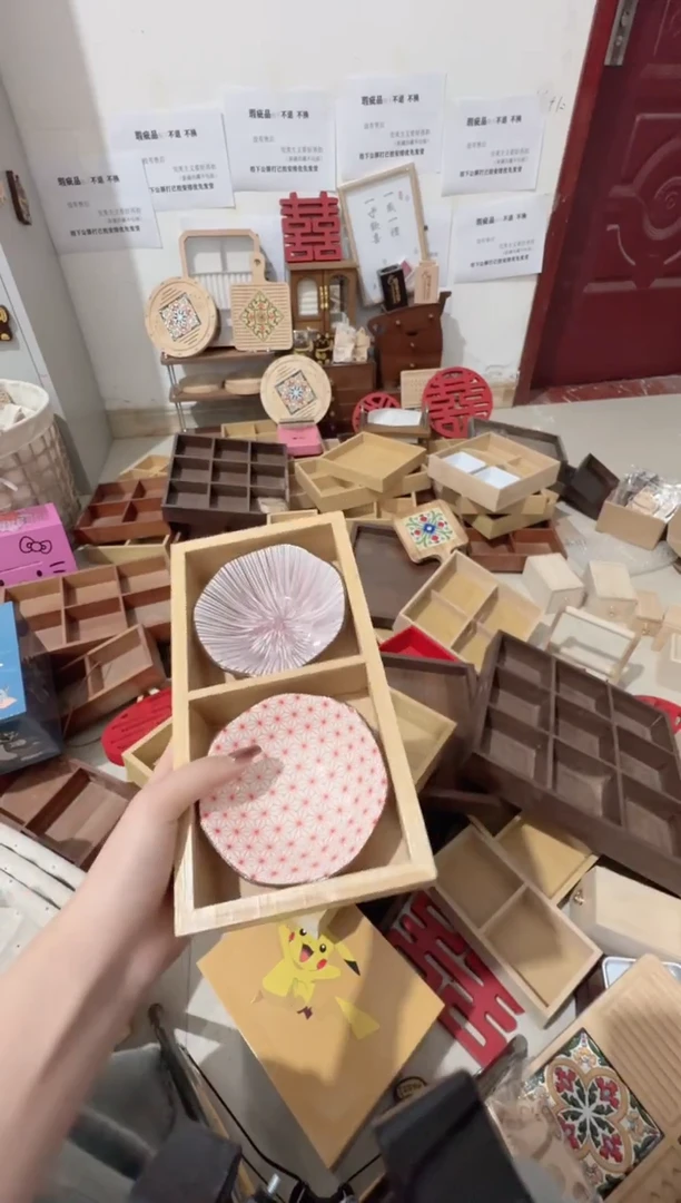 竹木二宫格加两个陶瓷碗微瑕拍下不退不换无售后