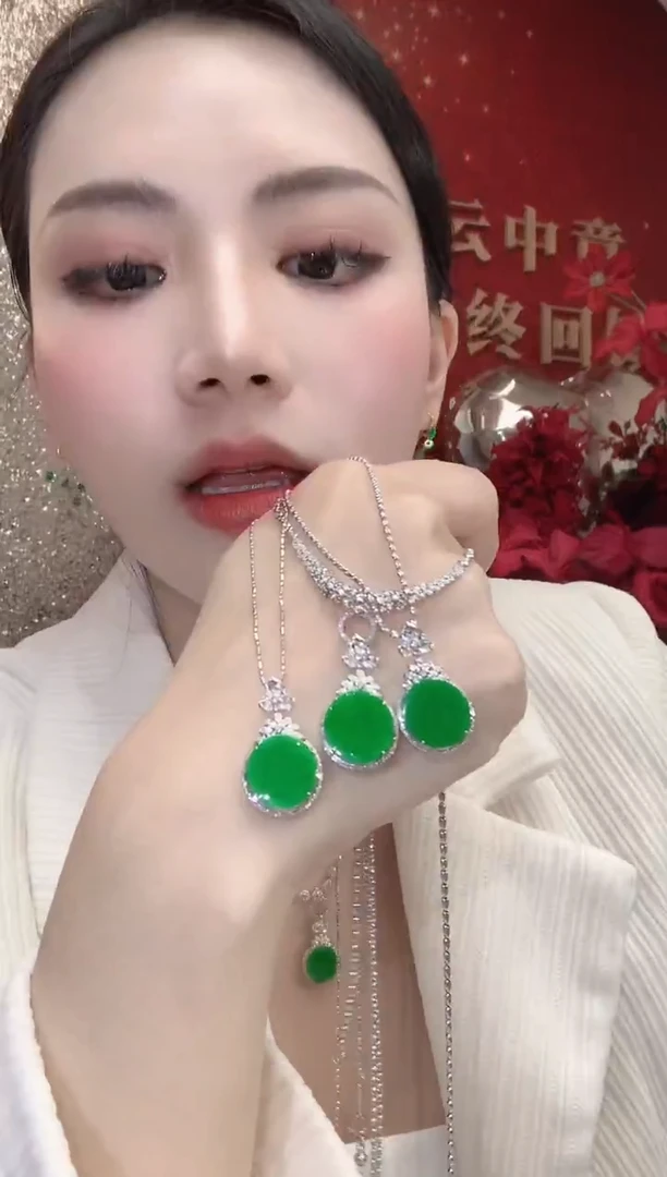 吊坠(不含链)18K金镶嵌翡翠A19 多样性发一件