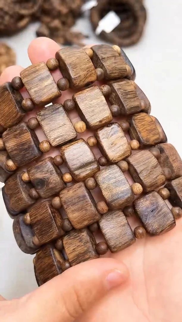 沉香手串棋楠红金猊随型手牌单圈多样性发其一