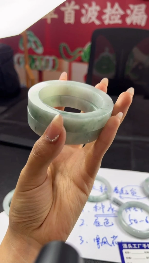 翡翠未镶嵌颈饰缅甸天然 翡翠手镯