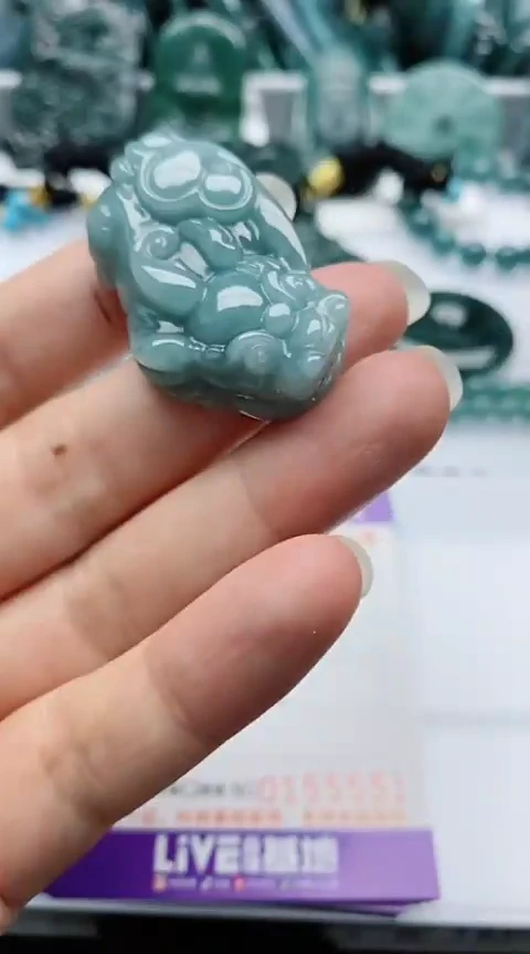 翡翠未镶嵌颈饰